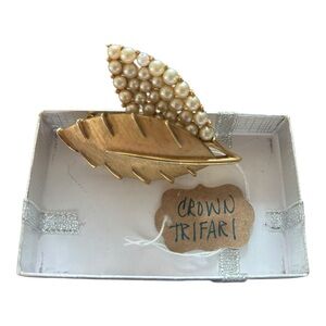Vintage Crown Trifari Gold and Pearl Leaf Brooch